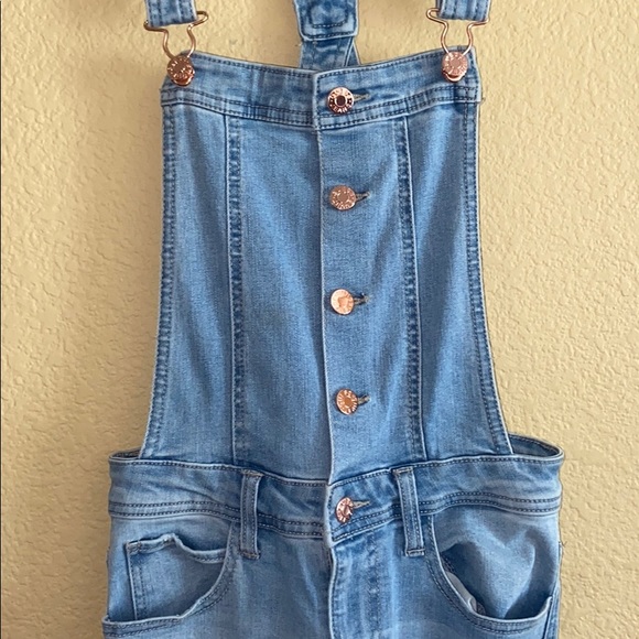 Guess overalls with gold buttons - Picture 2 of 3